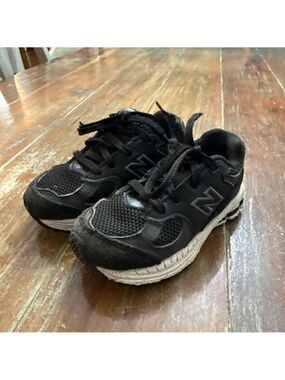 Boys New Balance Sneakers Black White Size 9 Toddler